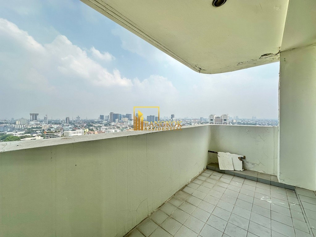 รูป Enormous 5 Bedroom Penthouse With Private Terrace in Ekkamai - BR21093AP - รูปที่ 28/54