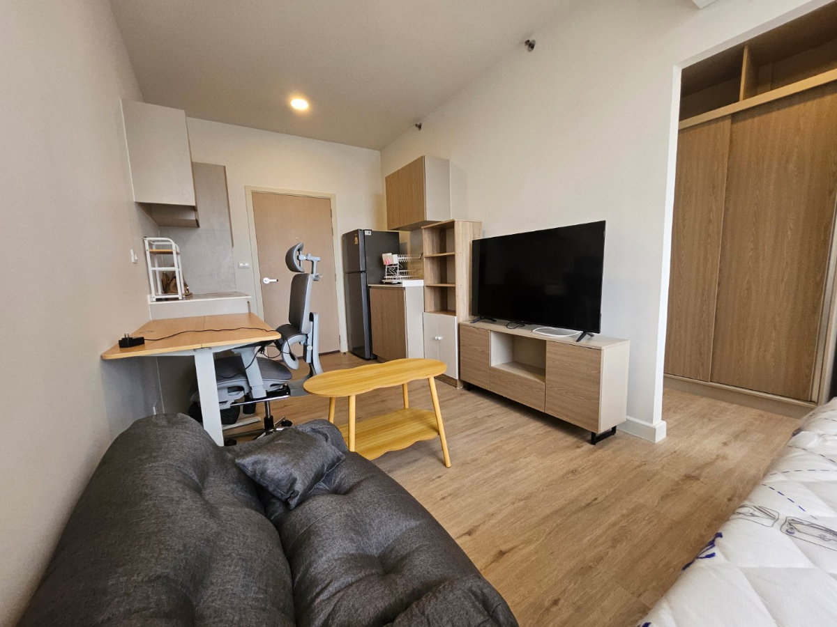 picture The Ultimate WFH Setup! High Floor Condo with Ergonomic Chair ðŧ - 3/19