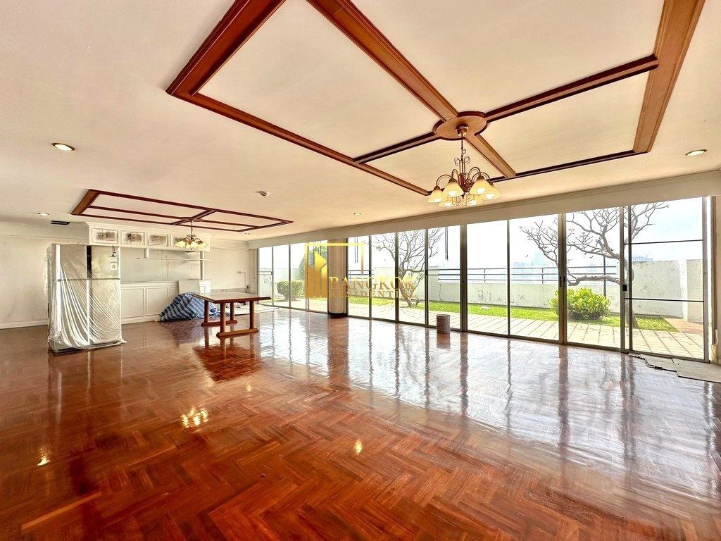 รูป Enormous 5 Bedroom Penthouse With Private Terrace in Ekkamai - BR21093AP - รูปที่ 1/54