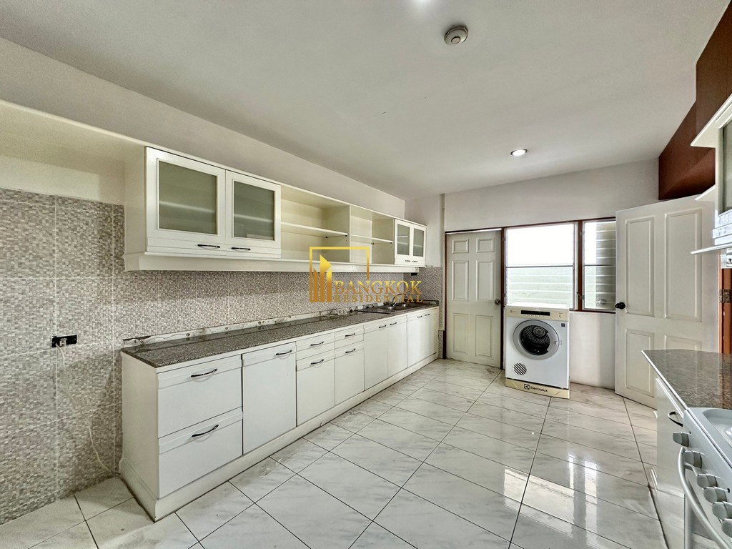 รูป Enormous 5 Bedroom Penthouse With Private Terrace in Ekkamai - BR21093AP - รูปที่ 10/54