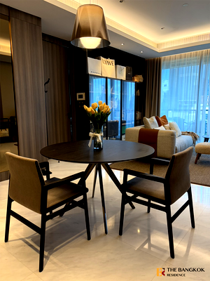 Condos for sale : Sindhorn Tonson Ultimate Luxury Lifestyle with Convenience