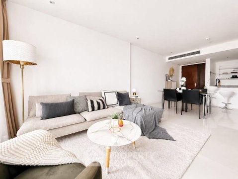 Spacious 2-BR Fullerton Sukhumvit Near BTS Ekkamai, 96 Sqm (ID 3161173)