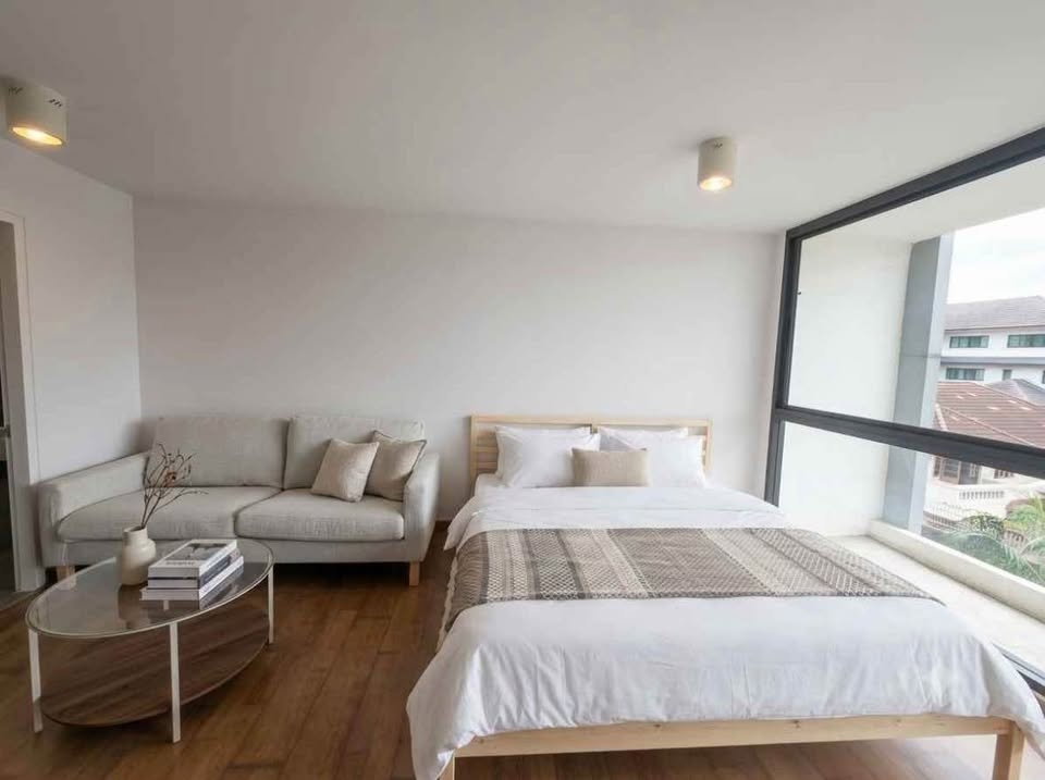 picture Condo for RENT : Bangkok Feliz Sukhumvit 69    𝐒𝐢𝐳𝐞 : 35 sqm.   Studio /1 Bath  𝐅𝐥𝐨𝐨𝐫 : 4th  ✅ fully furnished - 2/7