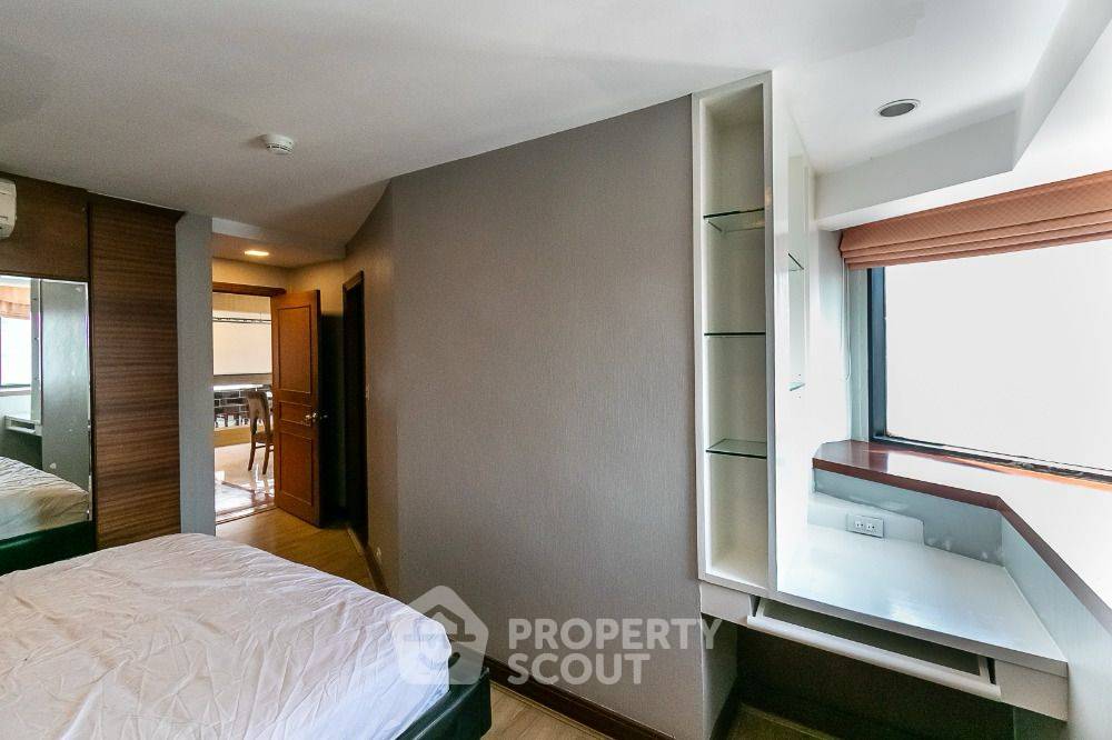 picture Pet-Friendly 3-BR President Park Condominium Near MRT Queen Sirikit (ID 2075203) - 10/13