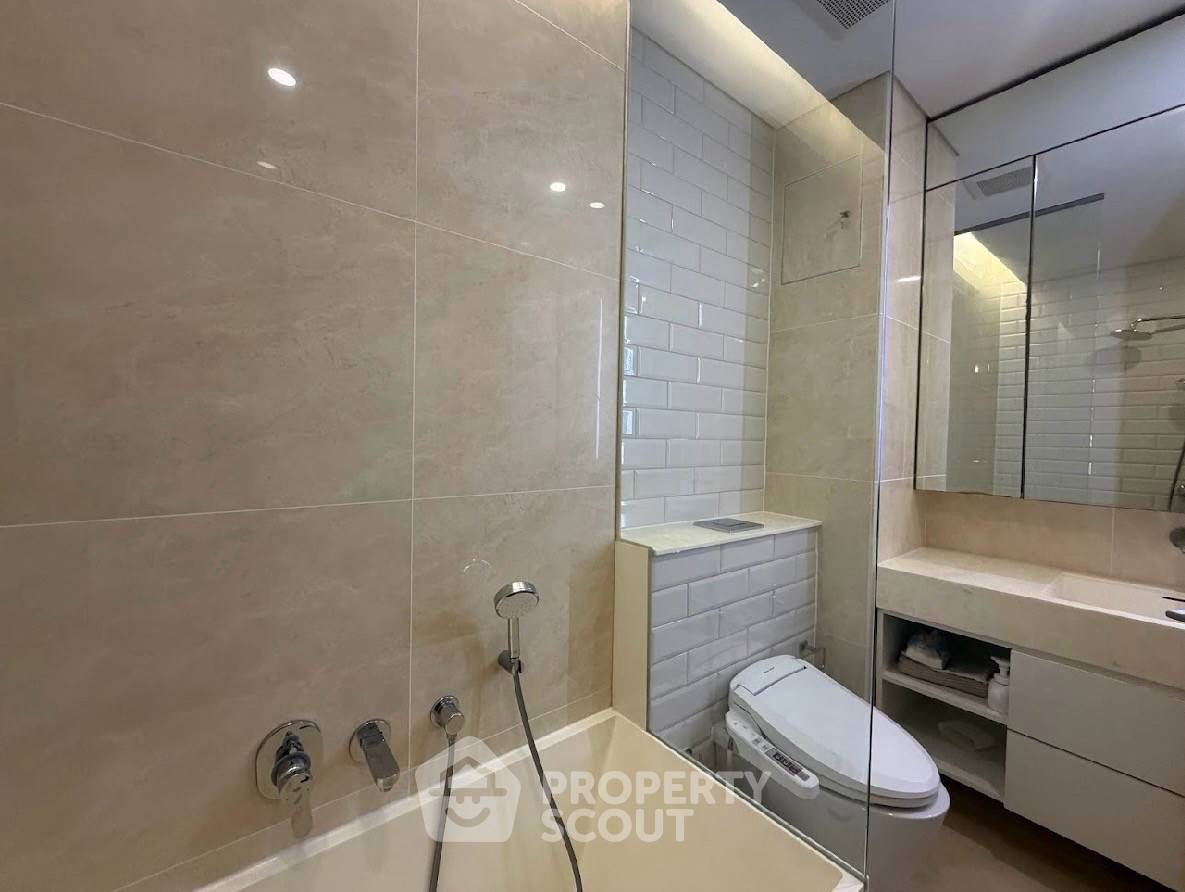 picture Well-Located 2-BR Condo At Siamese Exclusive 42, 300m to BTS Ekkamai (ID 2989853) - 10/13