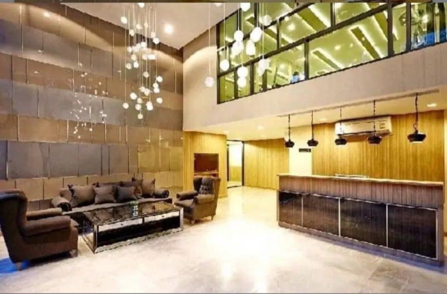 picture LTH16029 - Condo for Sale Asoke | Mirage Sukhumvit 27 | 66 sq.m. | 2 Bed 2 Bath | BTS Asoke | 9.9 MB - 1/11