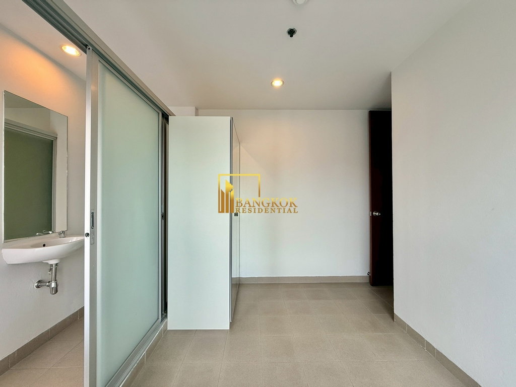 picture Impressive 4 Bedroom Luxury Apartment in Surasak Area - BR0527AP - 40/55