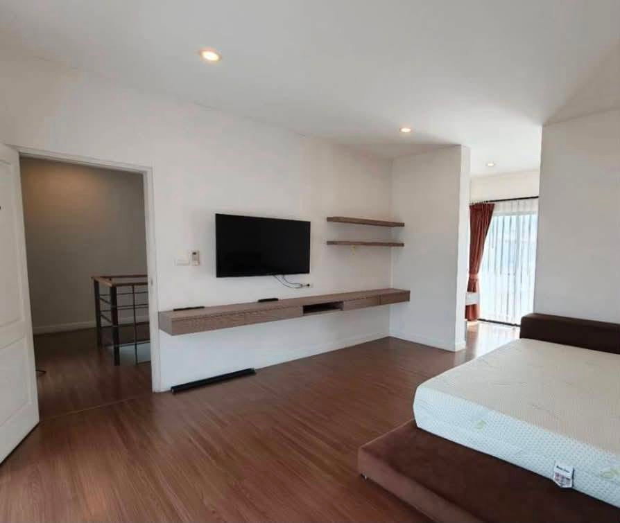 รูป P0829/[ขาย] บ้านเดี่ยว 3 ชั้น หลังใหญ่ ลุมพินี แกรนด์ วิลล์ สวนหลวง ร.9 (Lumpini Grand Ville Suan Luang Rama 9)  - รูปที่ 9/10