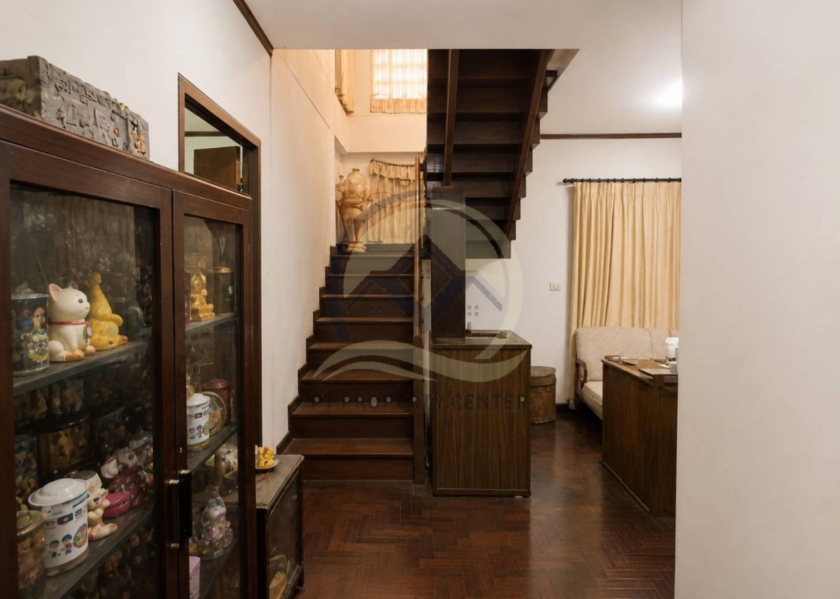 รูป บ้านเดี่ยว 2 ชั้น สร้างเอง ซอยคู้บอน 21 ถนนคู้บอน แขวงคันนายาว บ้านหลังใหญ่ขายตามสภาพ โครงสร้างดี ต่อเติมเต็ม พื้นที่ใช้สอยคุ้มค่า ราคาพิเศษ - รูปที่ 4/17