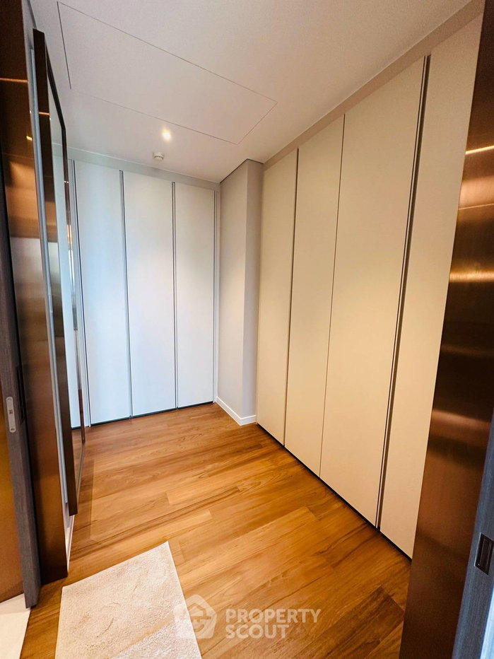 picture Spacious 1-BR 84 Sqm At Sindhorn Tonson Near BTS Ratchadamri (ID 3155952) - 8/13
