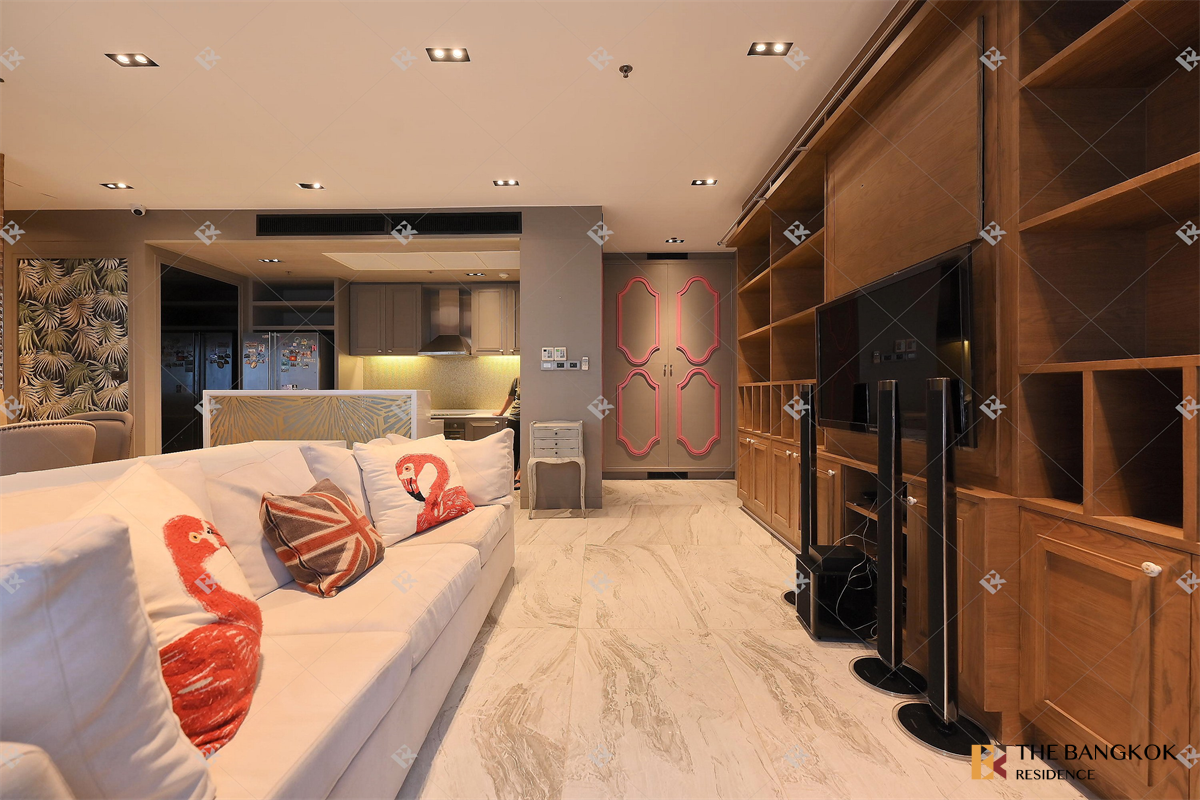 picture Luxuriously Elevated Unit The Emporio Place - 10/10