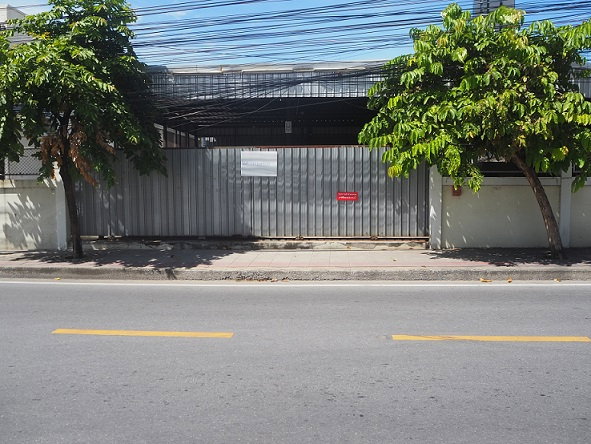 รูป ให้เช่าที่ดินทรงสี่เหลี่ยมผืนผ้าเนื้อที่ประมาณ53ตร.วา ทำเลทอง ใกล้โรงงานไทยวาโก้ มีโครงสังกะสีเป็นโรงเรือนพร้อมประตูสังกะสี พื้นโบกปูนเรียบ - รูปที่ 1/4