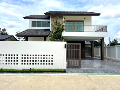 ขายบ้านเดี่ยว : ขาย พูลวิลล่าในโครงการ ล้านนาเลควิค เชียงใหม่ บ้านสวย ตกแต่งครบ พร้อมเข้าอยู่ (ID:163PS)