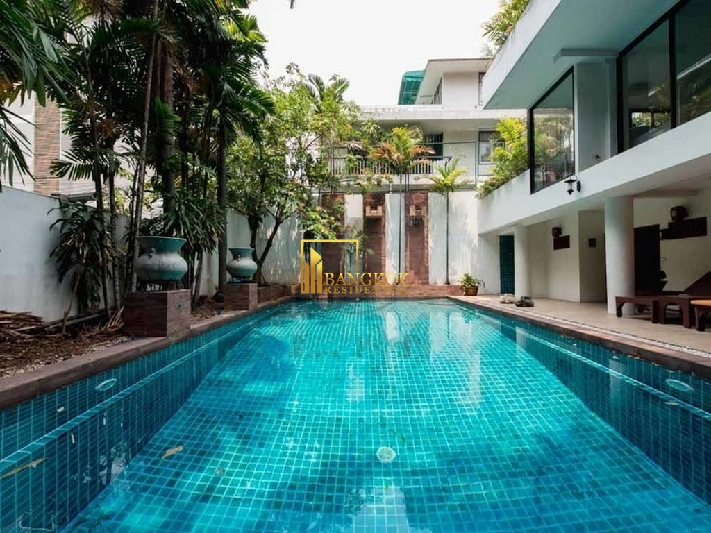 รูป Generously Sized 5 Bed Penthouse Apartment in Phrom Phong - BR0180AP - รูปที่ 35/37