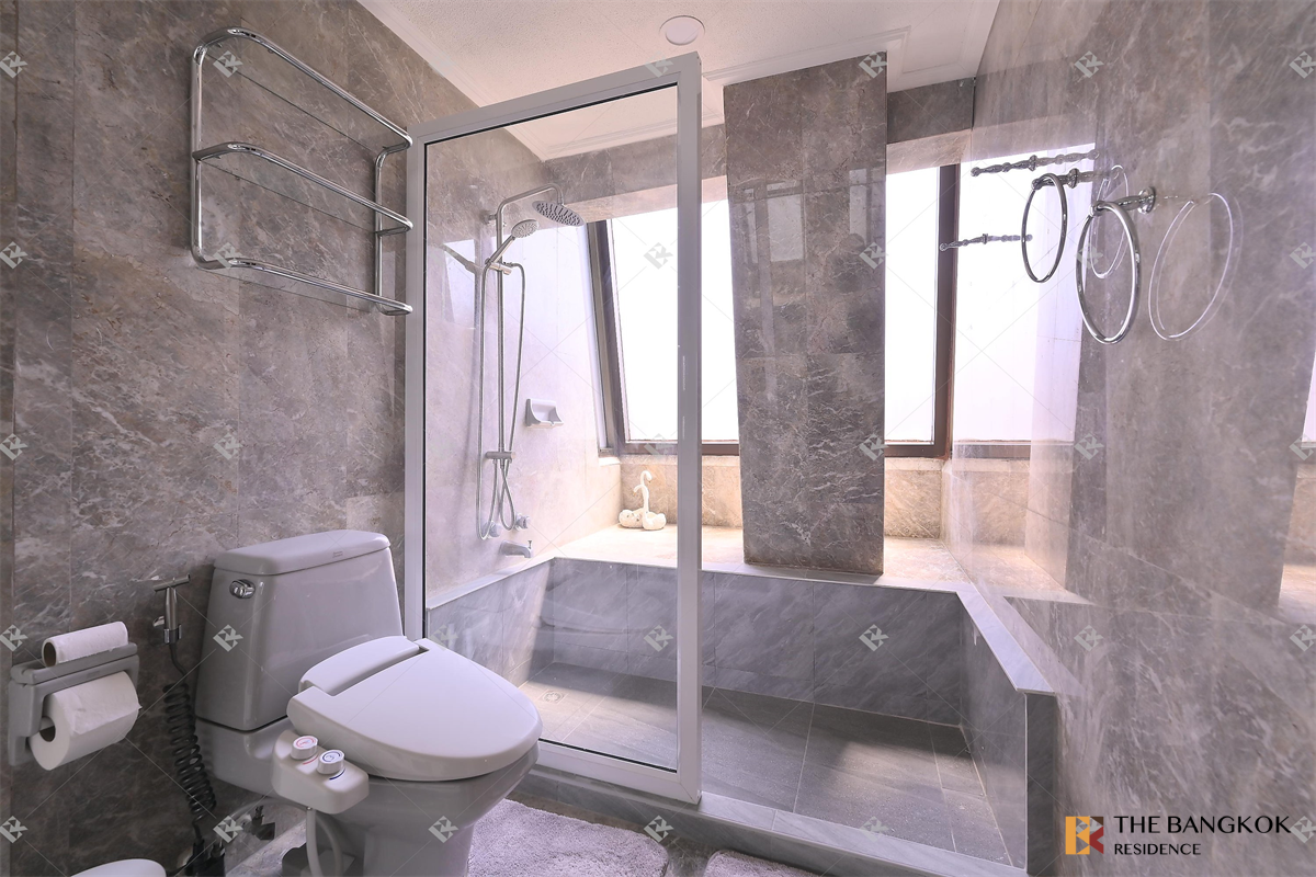 picture Pleonchit Terrace near BTS Phloen Chit Luxury Condo Ready to Move-in at the Best Location - 9/10