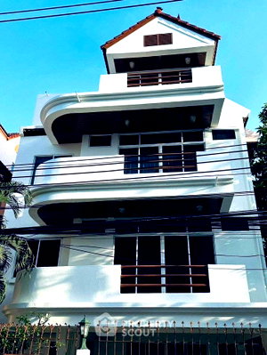 Houses for rent Bangkok : 400 Sqm 5-BR House In Phrom Phong Near MRT Sukhumvit (ID 3152558)