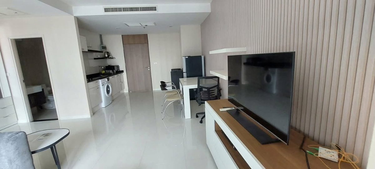 picture Noble Remix, a very spacious room with natural light Clean condition on cover Ready to move in - 7/11
