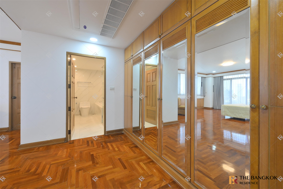 picture Luxurious Design, Elevated Atmosphere Ruamsuk Condominium - 1/10