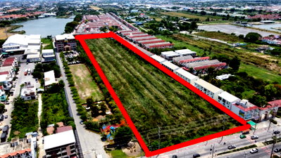 Land for sale Makro Bangbuathong : Large plot of land for sale in a prime location in the heart of Bang Bua Thong, 23 rai, directly on the main road! (N.2263)