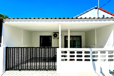 Townhouses for sale Chonburi : Townhouse for Sale Noen Plub Wan 2Bed Fully Furnished