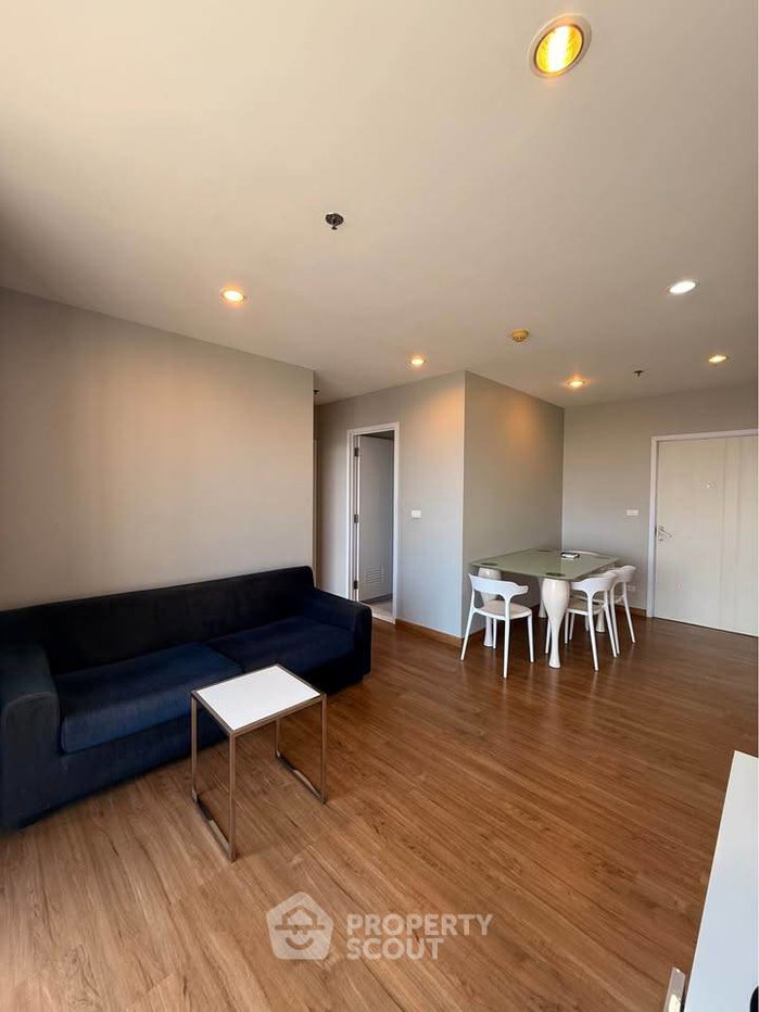 picture 27th-Floor 2-BR At The Tree Interchange Near MRT Bang Pho (ID 3163275) - 2/9