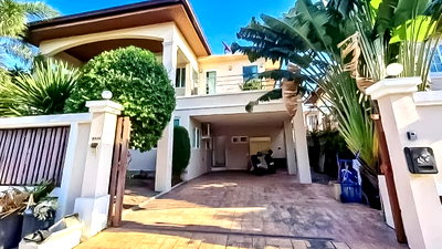 เช่าบ้านเดี่ยว ชลบุรี : Two Storey Pool Villa for Rent Thung Klom Tan Man 5Bedroom