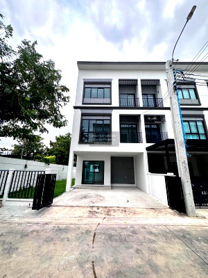 Townhouses for rent Samut Prakarn : 3-Storey Townhome for Sale – Lumpini Town Place Sukhumvit-Srinagarindra, Samut Prakan CX-164575 ✅ Live chat with us ADD LINE @connexproperty ✅