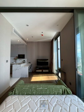 For rent 1 Bedroom unit right beside MRT Phetchaburi, in the center of Bangkok, easy access to anywhere, ready to move, contact Line: rebecca.w77