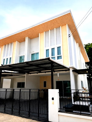 Twin houses for sale Pinthong Industrial Estate : For Sale Twin House 2 Storey Project: The Mix Grand Nong Kham-Suan Suea close to bypass