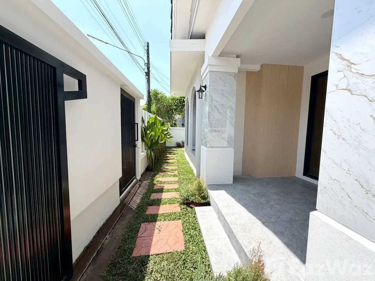 picture Newly Renovated 3 - Bedroom Single House with Garden 6657406 - 3/19