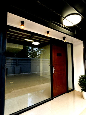 Shophouses for rent Bangkok : Commercial Building for rent : Soi Charan Sanitwong 85, Area 12 Square wah, 2 Bedrooms 2 Bathrooms, Fully furnished