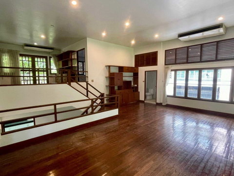 LTH16035 - Rare Garden House for Sale Ruamrudee | Large Private Garden | BTS Ploenchit | 130 MB