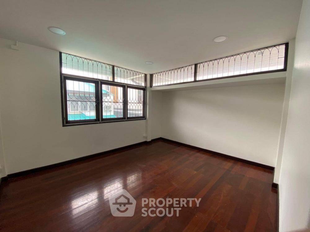 รูป บ้านเดี่ยว 4 ห้องนอน ย่านบ้านช่างหล่อ บางกอกน้อย ใกล้ MRT สนามไชย (ID 1347361) - รูปที่ 8/10