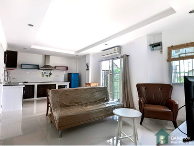 Condos for rent : Sammakorn Village | Modern 2 Bed 1 Bath Apartment