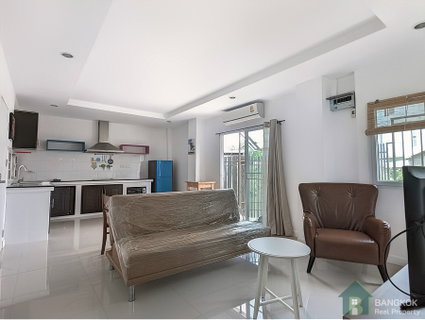 รูปภาพ Sammakorn Village | Modern 2 Bed 1 Bath Apartment