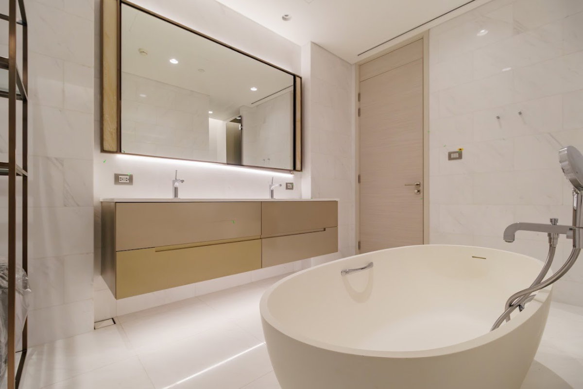 รูป The Residences at Sindhorn Kempinski ห้องฟีลดูอบอุ่น ลงตัวทั้งฟังก์ชันและการดีไซน์ โดดเด่นด้วยวิวสวนลุมพินีสีเขียวขจีที่มองเห็นได้จากในห้อง - รูปที่ 11/14