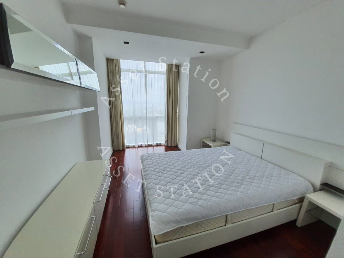 picture Athenee Residence 🚅 Near BTS Phloen Chit and Central Embassy. - 3/15