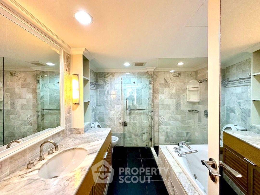 picture Spacious 2-BR 124 Sqm At Somkid Gardens Near BTS Chit Lom (ID 1559326) - 9/15