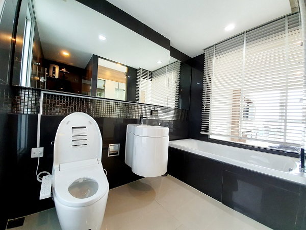 picture 🔥Hot deal for rent🔥 Private corner unit with bathtub on 31st floor at Rhythm Sukhumvit 50 - 3/21