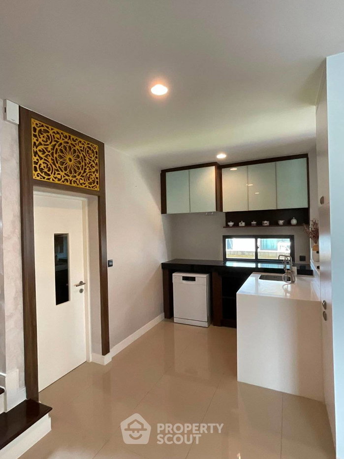 picture 3-BR 260 Sqm House For Rent At Setthasiri Krungthep Kreetha (ID 3162071) - 16/18