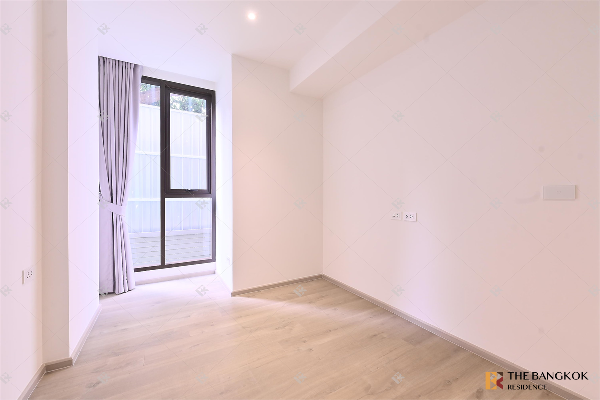 picture Fynn Asoke near BTS Asok Fits All Lifestyles - 8/10