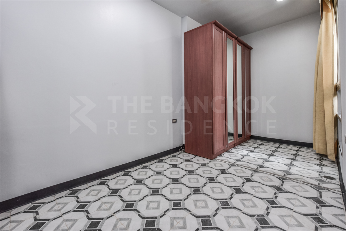 picture Sathorn House Unit Priced Below Market near BTS Surasak - 3/10