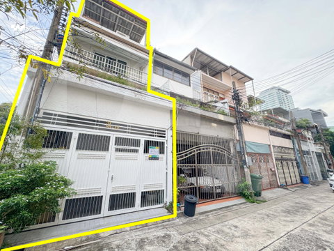 🔥For Sale, 4-Story Townhome in Soi Sathorn9🔥 3Bedrooms/ 3Bathrooms, 19 sq.w., spacious usable area, fully furnished, behind Empire Place building.