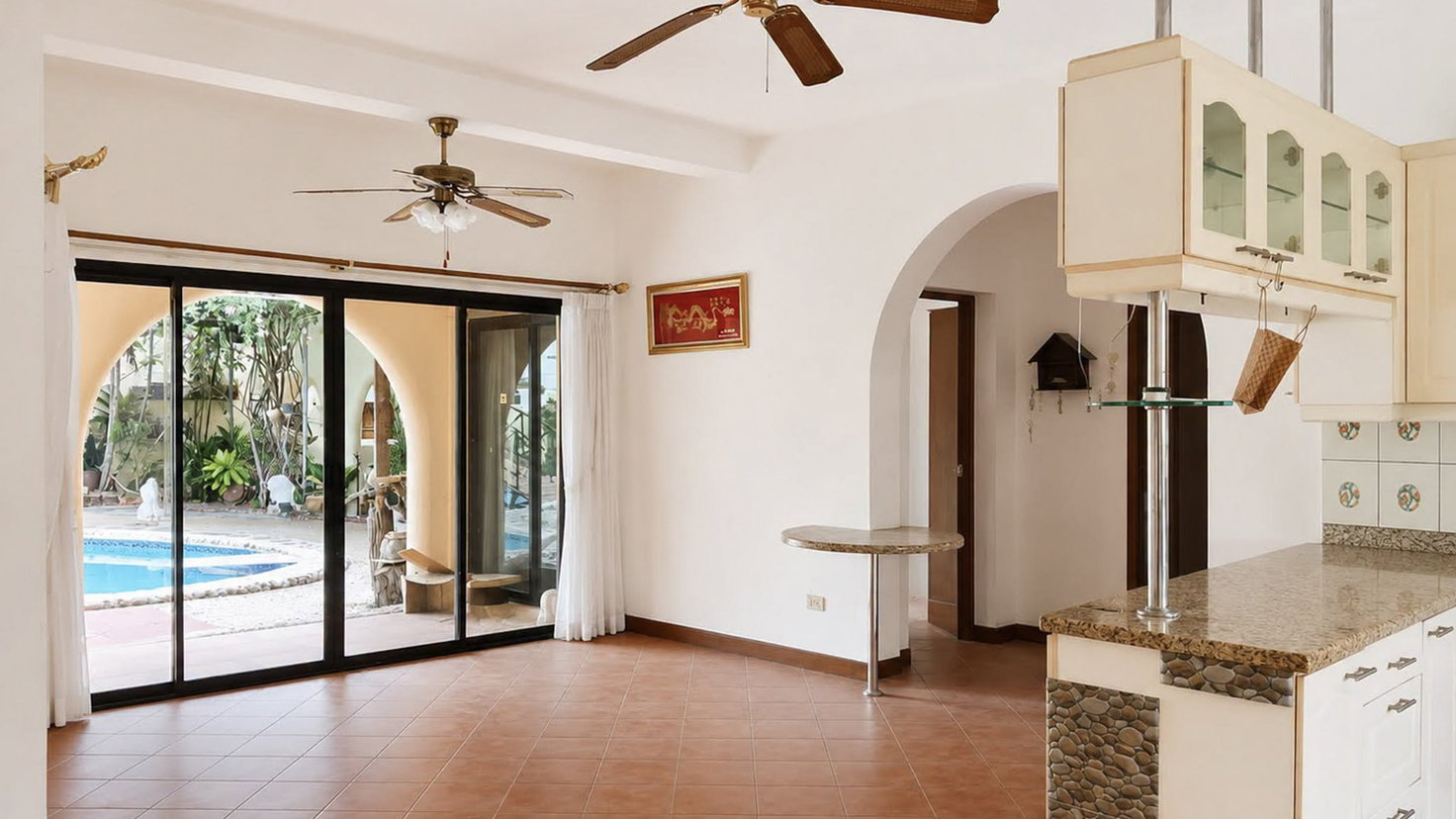 รูป 6 Bedroom Pool Villa for Sale Near Mabprachan Lake Pattaya - รูปที่ 4/23