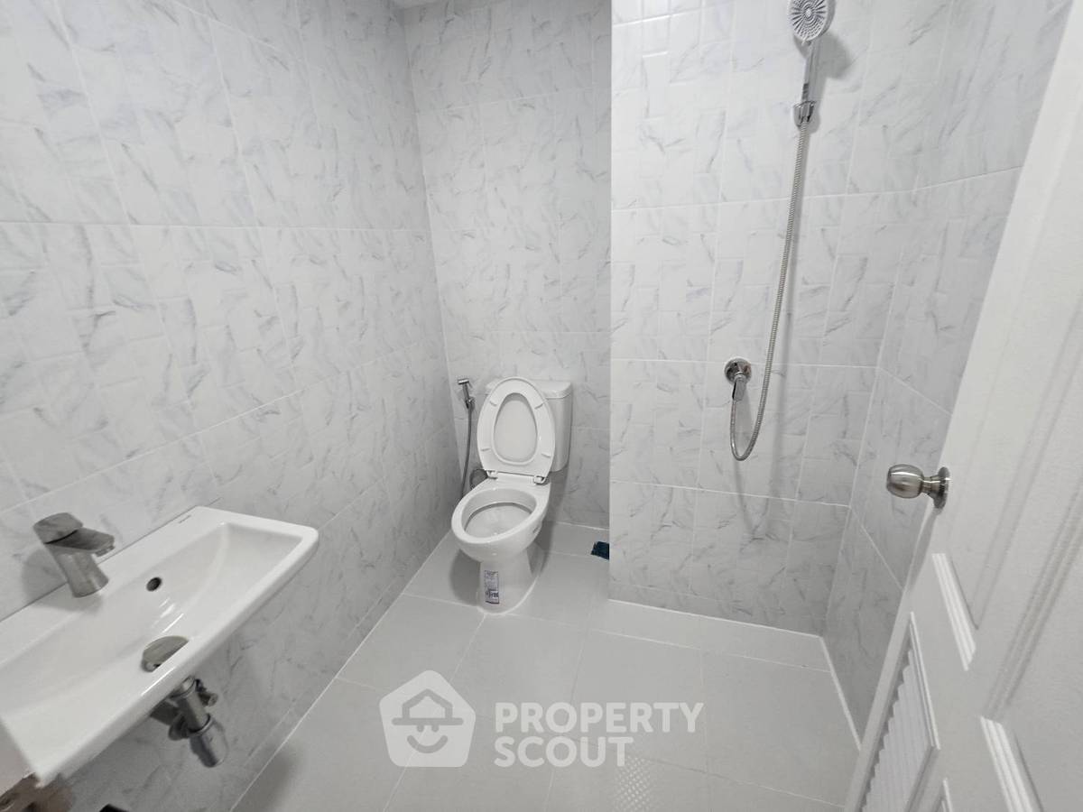 picture 3-BR Condo At Charoennakorn River Place, Thon Buri (ID 3163080) - 11/12