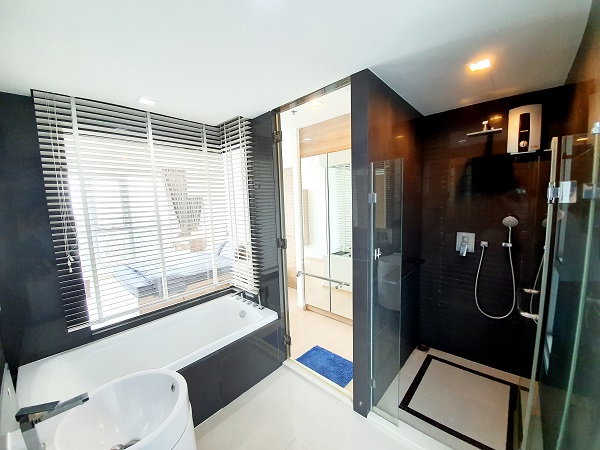 picture 🔥Hot deal for rent🔥 Private corner unit with bathtub on 31st floor at Rhythm Sukhumvit 50 - 4/21
