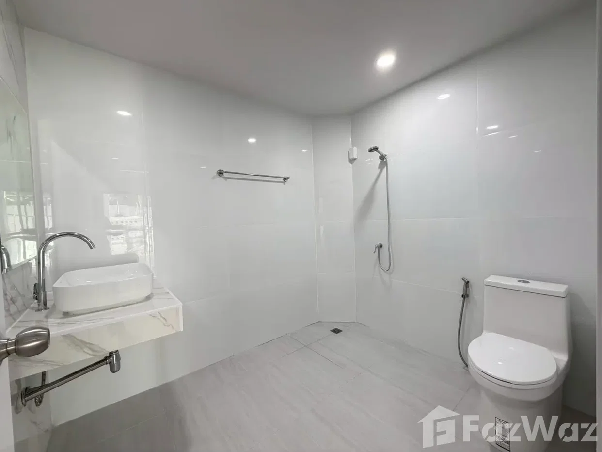 picture Newly Renovated 3 - Bedroom Single House with Garden 6657406 - 13/19