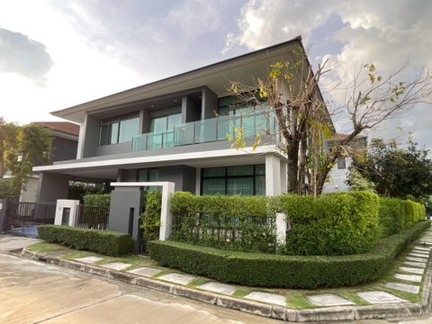 Corner detached house for rent ⚡ Setthasiri Krungthep Kreetha ⚡ Fully furnished and ready to move in today! Interested? Contact @best_condo