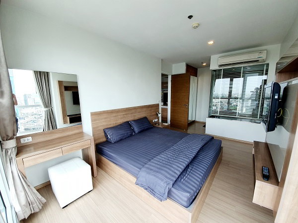 picture 🔥Hot deal for rent🔥 Private corner unit with bathtub on 31st floor at Rhythm Sukhumvit 50 - 2/21