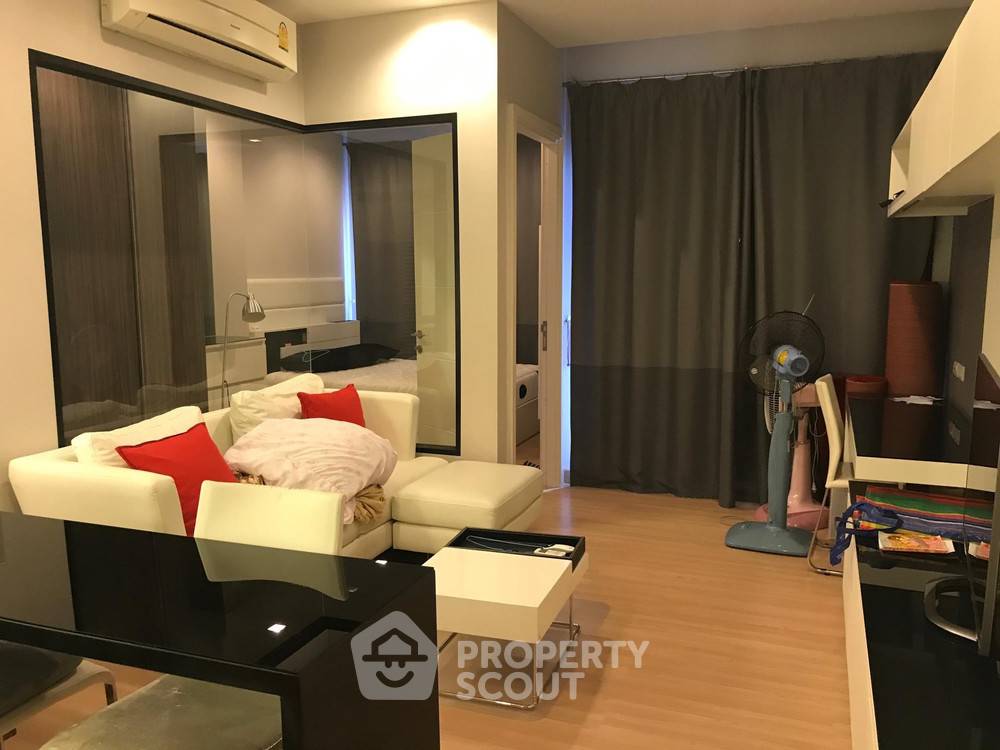 รูป คุ้มค่า คอนโด 1 ห้องนอน Urbano Absolute ใกล้ BTS กรุงธนบุรี (ID 386542) - รูปที่ 1/4